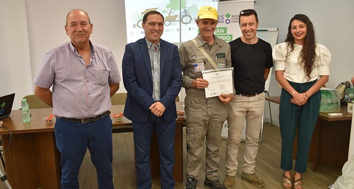 La Diputación de Cuenca y Acción Contra el Hambre forman a catorce personas en la Escuela de Tractoristas celebrada en Carrascosa del Campo
