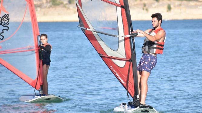 La Federación de Vela de Castilla-La Mancha convoca un curso de monitores auxiliares de vela y windsurf en las instalaciones de Alocén