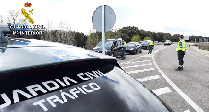 Conducía a 225 kilómetros por hora por la A-43 y puede ir hasta seis meses a la cárcel 1 La Guardia Civil de Guadalajara detiene a una persona por simular siniestros viales para estafar a una compañía aseguradora