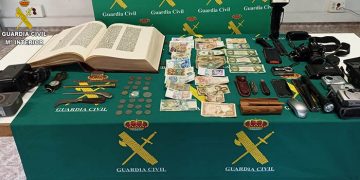La Guardia Civil detiene a dos personas por robo en una vivienda en Cabanillas del Campo se habían llevado un ejemplar facsímil de la biblia de Gutenberg