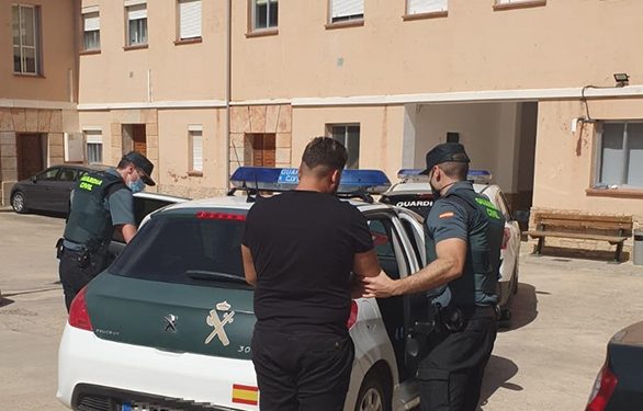 La Guardia Civil detiene a tres personas por robar en una finca agrícola en Cifuentes
