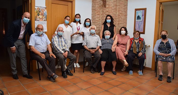 La Junta traslada a la cooperativa Albergue de la Virgen de Sotos su compromiso con la prestación de servicios sociales de calidad en el cuidado de las personas mayores 1 La Junta traslada a la cooperativa Albergue de la Virgen de Sotos su compromiso con la prestación de servicios sociales de calidad en el cuidado de las personas mayores