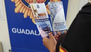 La Policía Nacional facilita a los ciudadanos una checklist para verificar la seguridad de su vivienda antes de irse de vacaciones
