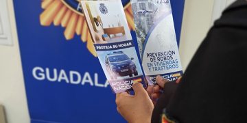 La Policía Nacional facilita a los ciudadanos una checklist para verificar la seguridad de su vivienda antes de irse de vacaciones