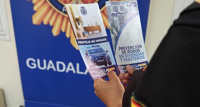 La Policía Nacional facilita a los ciudadanos una checklist para verificar la seguridad de su vivienda antes de irse de vacaciones