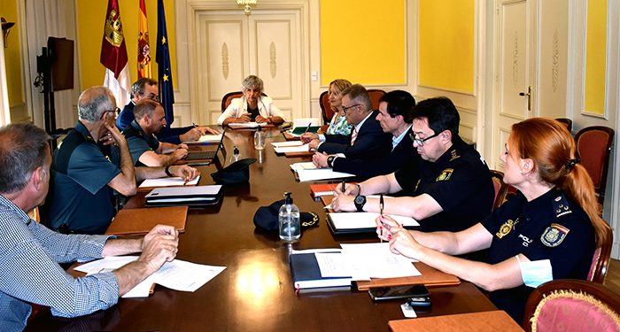 La subdelegada del Gobierno en Cuenca preside la reunión del Grupo de Trabajo Provincial para la colaboración entre la Inspección de Trabajo y las Fuerzas y Cuerpos de Seguridad del Estado 1 La subdelegada del Gobierno en Cuenca preside la reunión del Grupo de Trabajo Provincial para la colaboración entre la Inspección de Trabajo y las Fuerzas y Cuerpos de Seguridad del Estado