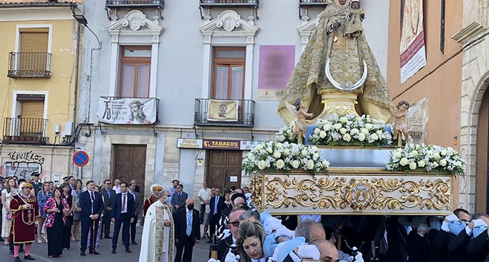 La Virgen de la Luz vuelve a desfilar, tras dos años interrumpidos por la pandemia, por las calles de Cuenca