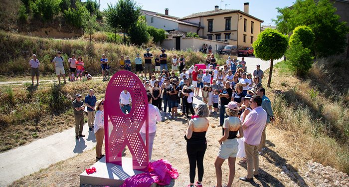 ‘Lazo rosa, Tetas de Viana por la Vida’ la última foto antes de llegar a la cima