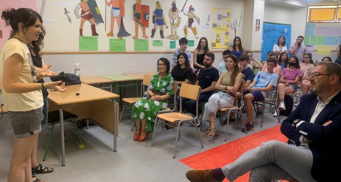 Los alumnos del instituto Ana María Matute de Cabanillas estrenan el corto “El peso invisible” 1 Los alumnos del instituto Ana María Matute de Cabanillas estrenan el corto “El peso invisible”