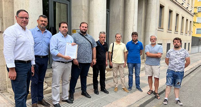 Los ayuntamientos presentan las alegaciones contra el cierre del tren y cartas a la Junta, Diputación y Gobierno de España para que les apoyen 1 Los ayuntamientos presentan las alegaciones contra el cierre del tren y cartas a la Junta, Diputación y Gobierno de España para que les apoyen