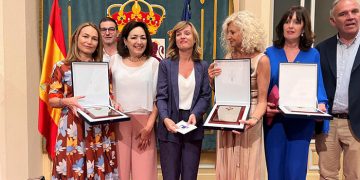 Los IES ‘Brianda de Mendoza’ de Guadalajara y el ‘Alfonso VIII’ de Cuenca reciben la Placa de Honor de la Orden Civil de ‘Alfonso X El Sabio’ por su labor en el ámbito educativo