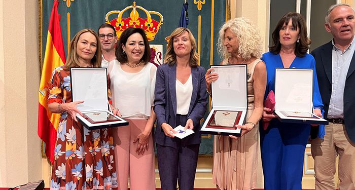 Los IES ‘Brianda de Mendoza’ de Guadalajara y el ‘Alfonso VIII’ de Cuenca reciben la Placa de Honor de la Orden Civil de ‘Alfonso X El Sabio’ por su labor en el ámbito educativo