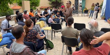 Los narradores europeos mantienen encuentros con estudiantes seguntinos y residentes de ACCEM
