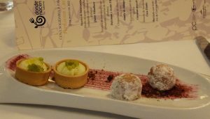 Más de sesenta personas asisten a la cena solidaria en el parador a favor de Parkinson Cuenca