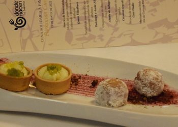 Más de sesenta personas asisten a la cena solidaria en el parador a favor de Parkinson Cuenca Más de sesenta personas asisten a la cena solidaria en el parador a favor de Parkinson Cuenca