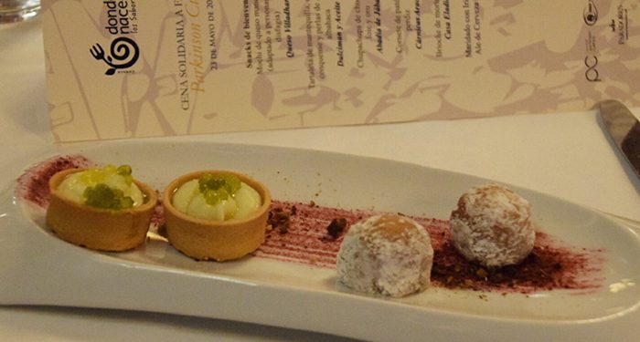 Más de sesenta personas asisten a la cena solidaria en el parador a favor de Parkinson Cuenca 1 Más de sesenta personas asisten a la cena solidaria en el parador a favor de Parkinson Cuenca