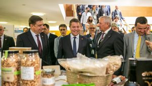 Page anhela que el “espíritu cooperativista” se extienda a la política nacional