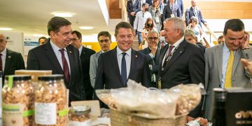 Page anhela que el “espíritu cooperativista” se extienda a la política nacional