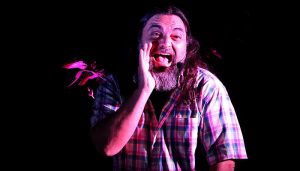 Pep Bruno abre el ciclo de «Cuentos Golfos» en Cabanillas con llenazo y muchas risas