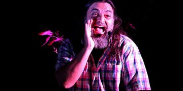 Pep Bruno abre el ciclo de «Cuentos Golfos» en Cabanillas con llenazo y muchas risas