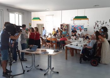 Una innovadora iniciativa de Endesa permite que pacientes de alzheimer participen en la construcción de sus plantas renovables en Cuenca Una innovadora iniciativa de Endesa permite que pacientes de alzheimer participen en la construcción de sus plantas renovables en Cuenca