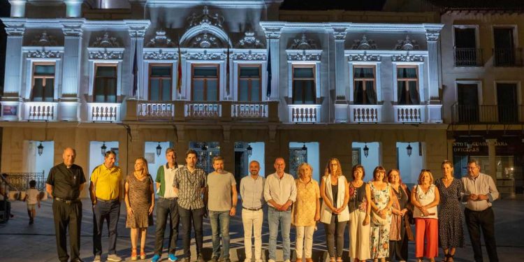 El Ayuntamiento de Guadalajara estrena un sistema de iluminación ornamental de bajo consumo en su fachada principal 1 52246320285 c457035ec8 k 1