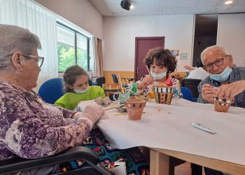 Amavir celebra sus campamentos intergeneracionales de verano “De acampada con mis abuelos”