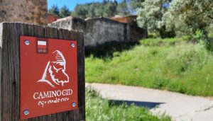 Comienza la campaña de revisión y mantenimiento de la señalización senderista y BTT del Camino del Cid