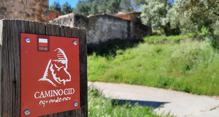 Comienza la campaña de revisión y mantenimiento de la señalización senderista y BTT del Camino del Cid