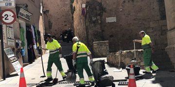 Continúa la limpieza intensiva por las zonas de Tiradores, Puerta de Valencia, calle Las Torres y Santa Teresa