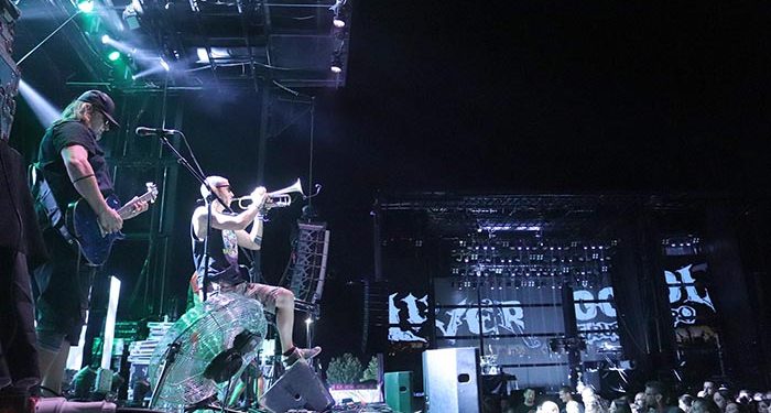 Contundente noche de punk con Boikot en el Ferial de Cabanillas