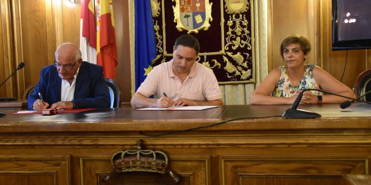 La Diputación de Cuenca mantiene el aumento del convenio con Cáritas del año pasado para llegar hasta los 30.000 euros 1 convenio caritas 1