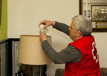 Cruz Roja Cuenca asesora cómo reducir el coste de la factura energética para paliar la pobreza energética