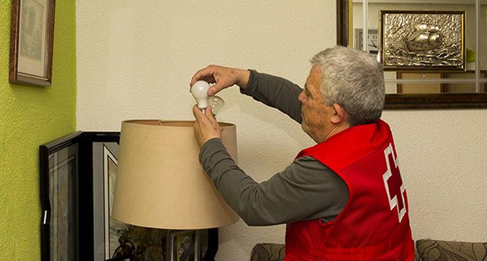 Cruz Roja Cuenca asesora cómo reducir el coste de la factura energética para paliar la pobreza energética