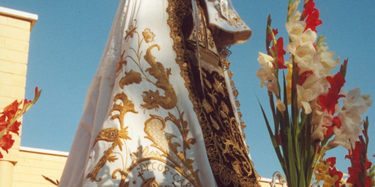 En el 2001, la Virgen del Carmen se unió a sus devotos