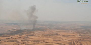 Driebes vuelve a arder cinco medios y 23 personas luchan por controlar un incendio en matorral