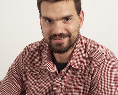 El escritor conquense Alberto Val se desplaza hasta Puerto de la Cruz en su quinta novela