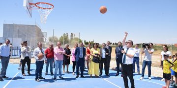 El Gobierno regional colaborará con el Ayuntamiento de Las Mesas en el acondicionamiento del campo de futbol de la localidad