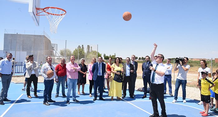 El Gobierno regional colaborará con el Ayuntamiento de Las Mesas en el acondicionamiento del campo de futbol de la localidad