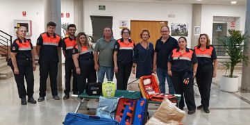 El Gobierno regional concede a San Clemente la placa a Protección Civil y dota a la agrupación de voluntarios de material de emergencias