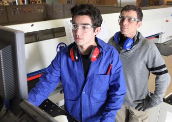 Las ofertas para titulados en FP caen 11,35 puntos en Castilla-La Mancha y esta formación deja de ser la más requerida para trabajar en la región 2 El Gobierno regional crea la figura de personal coordinador autonómico de Familia profesional y de la especialidad de Formación y Orientación Laboral de FP