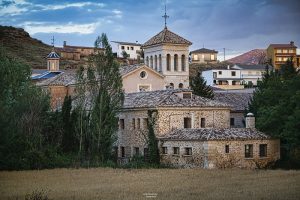 El hotel monasterio Virgen de Tejeda, de Garaballa, habilita una sala de exposiciones  para promocionar la obra de artistas conquenses durante la temporada turística