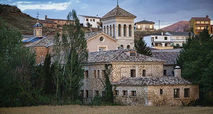 El hotel monasterio Virgen de Tejeda, de Garaballa, habilita una sala de exposiciones para promocionar la obra de artistas conquenses durante la temporada turística 1 El hotel monasterio Virgen de Tejeda, de Garaballa, habilita una sala de exposiciones para promocionar la obra de artistas conquenses durante la temporada turística