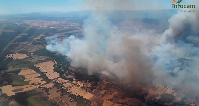 El incendio en Valdepeñas de la Sierra pasa a nivel 2