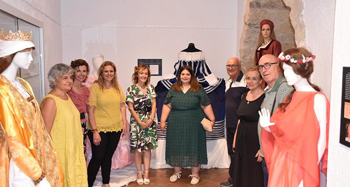 El Museo Arqueológico de Cuenca acoge la muestra ´Siguiendo el hilo de la historia colección de trajes femeninos de recreación histórica´