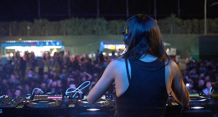 El «Mystic» llena de música electrónica el Ferial de Cabanillas, con más de 4.000 espectadores