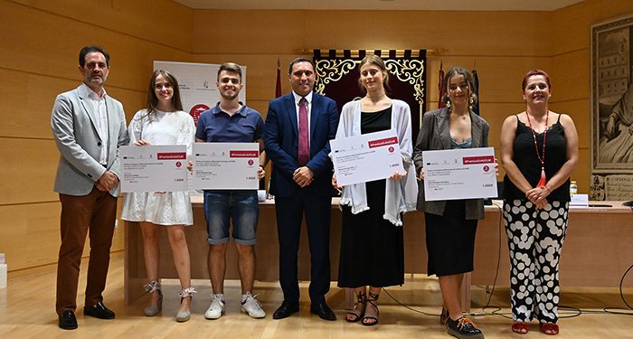 El Patronato Universitario Gil de Albornoz reconoce a cuatro estudiantes brillantes de la UCLM en el Campus de Cuenca 1 El Patronato Universitario Gil de Albornoz reconoce a cuatro estudiantes brillantes de la UCLM en el Campus de Cuenca