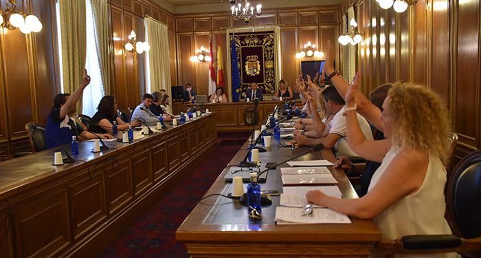 El Pleno de la Diputación de Cuenca aprueba casi ocho millones de euros para caminos, carreteras, patrimonio, parques de bomberos y comprar de terrenos