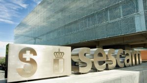 El SESCAM recibe el certificado que garantiza que el cien por cien de la energía eléctrica contratada procede de fuentes renovables