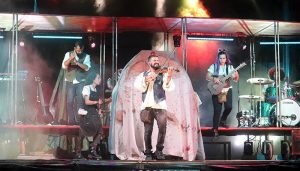 El vuelo «Fiestas 2022» arrancó motores con STRAD y su espectáculo «Ícaro»